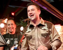 Jimmy Kimmel rend hommage au défunt chef d'orchestre Cleto Escobedo III en lançant deux collectes de fonds