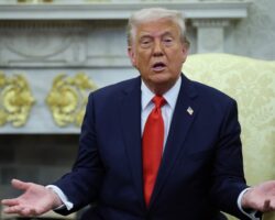 La Cour demande à NPR d'obtenir 36 millions de dollars de financement gouvernemental après la dispute avec Donald Trump