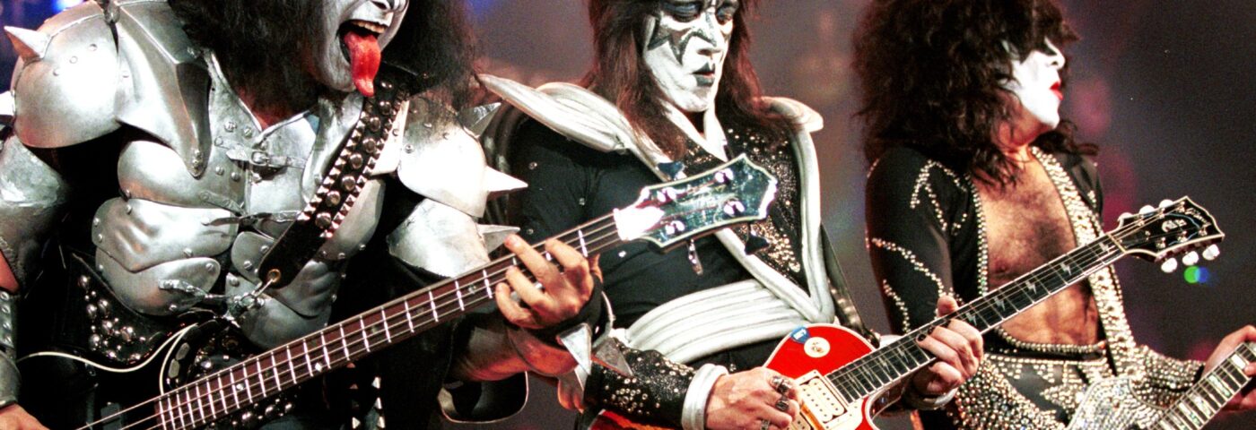 La guitare « fumeur » d'Ace Frehley de sa dernière tournée KISS sera mise aux enchères