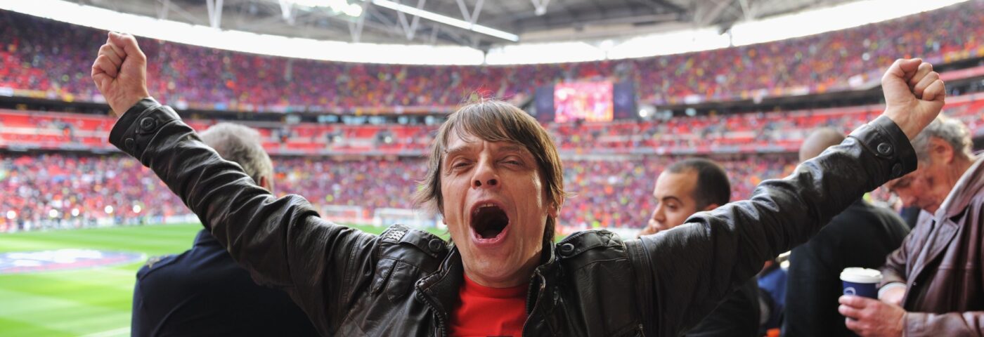 Primal Scream rend hommage après que Manchester United et ses fans aient honoré Mani : « Sa lumière brille »