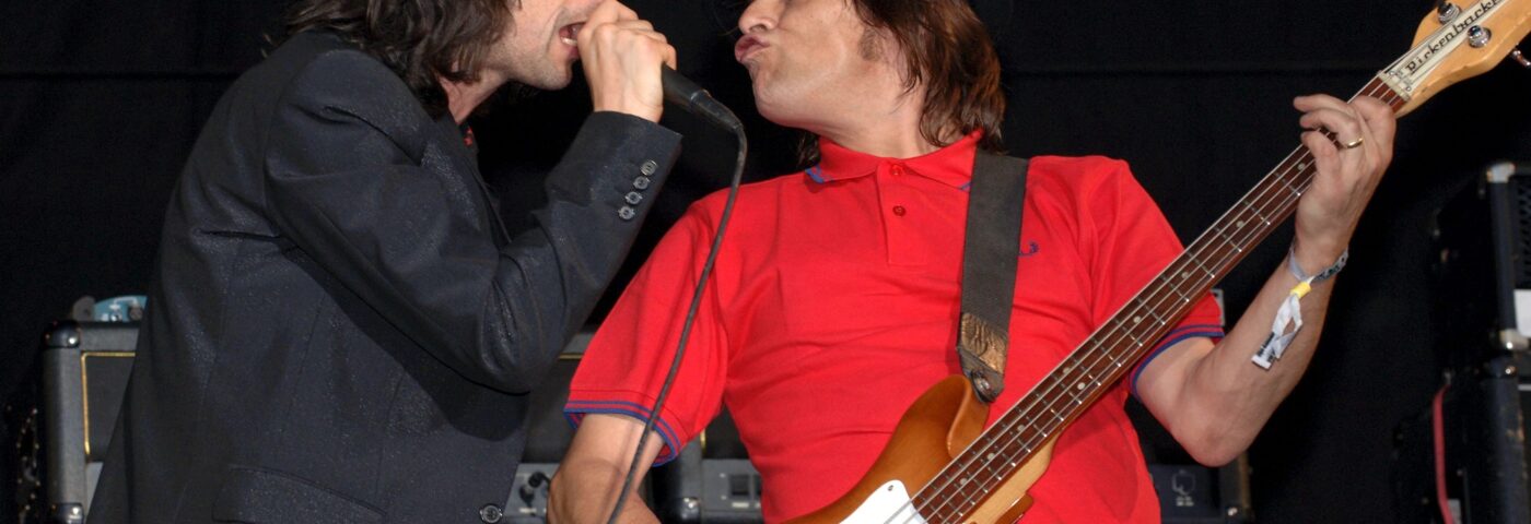 Primal Scream rend hommage au regretté bassiste Mani lors du concert du Manchester Warehouse Project