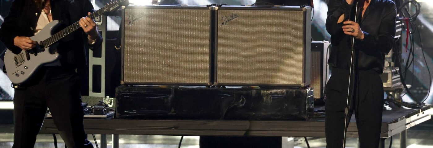 Regardez The Killers reprendre « Lawyers, Guns And Money » de Warren Zevon lors de la cérémonie du Rock And Roll Hall Of Fame 2025