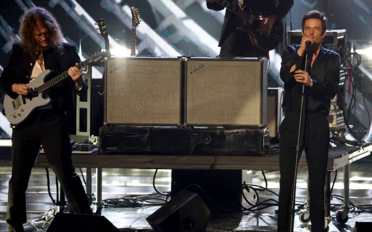 Regardez The Killers reprendre "Lawyers, Guns And Money" de Warren Zevon lors de la cérémonie du Rock And Roll Hall Of Fame 2025