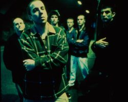 Sabres Of Paradise supprime la musique de Spotify pour « sous-évaluation des artistes, auditeurs sous-estimés et liens financiers avec les technologies d'armes basées sur l'IA »