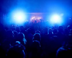 Un salaire vital pour les créatifs pourrait stimuler l'économie britannique de 42 millions de livres sterling, selon une étude