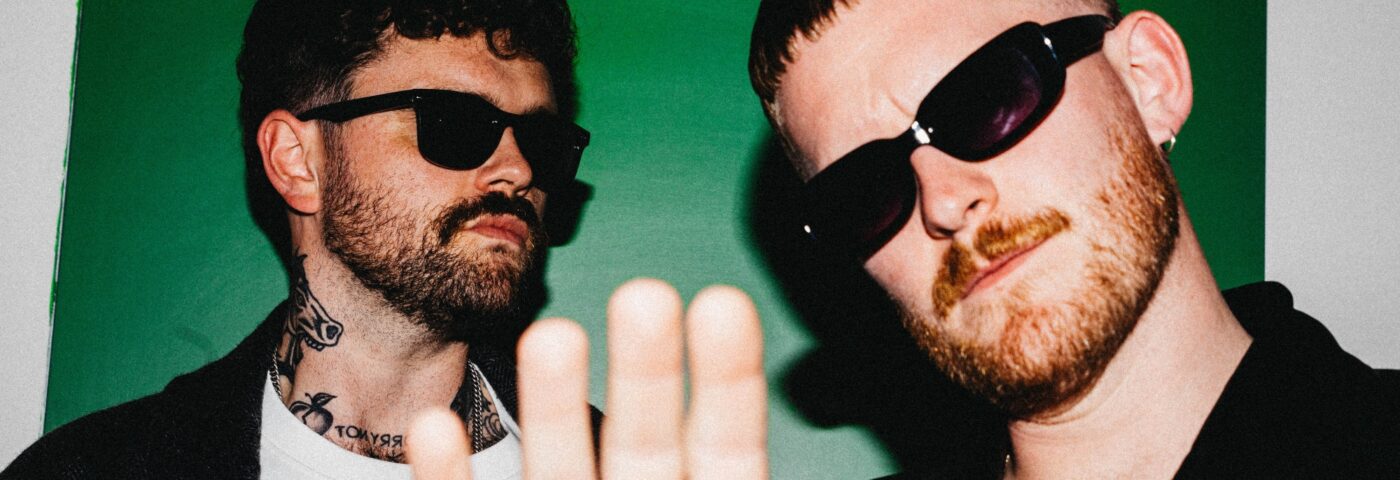 Vous avez ce sentiment de « n’aboutir à rien dans l’amour et le travail, malgré la corruption » ? The Big Special partage son nouveau single « Dragged Up A Hill (And Thrown Down The Other Side) »