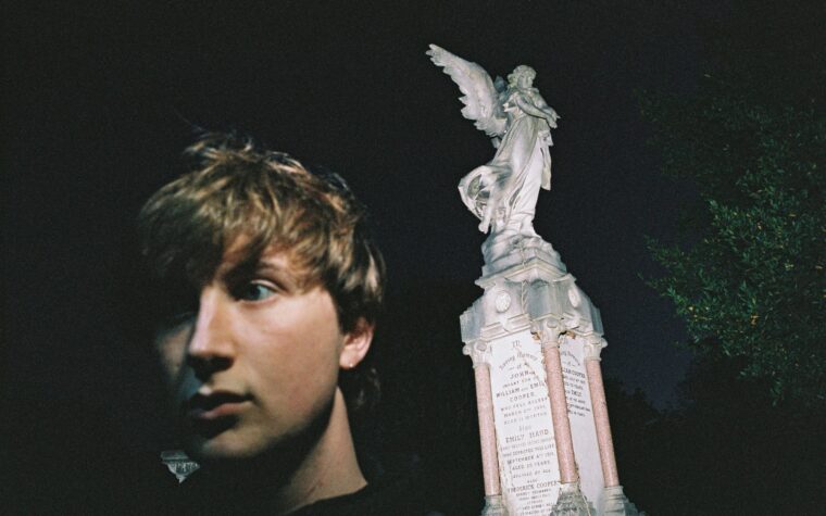 une voix générationnelle émerge de l’œil du cyclone