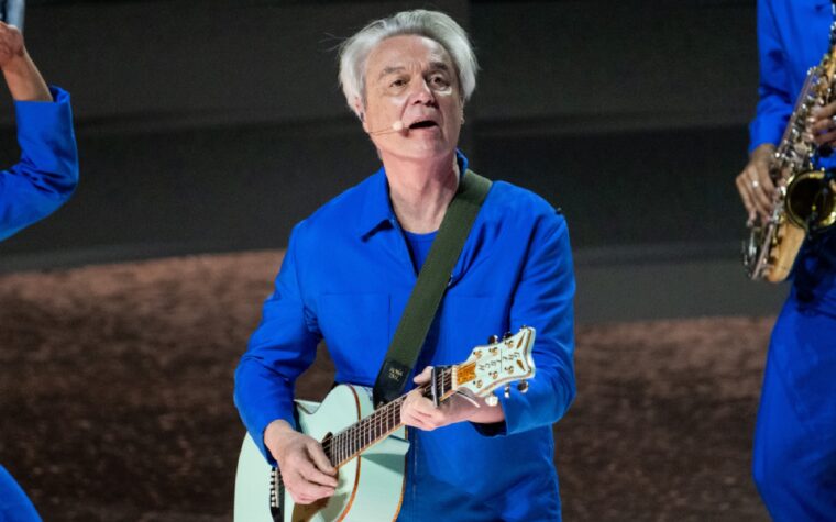 David Byrne ajoute davantage de spectacles européens à sa tournée mondiale de l'été 2026