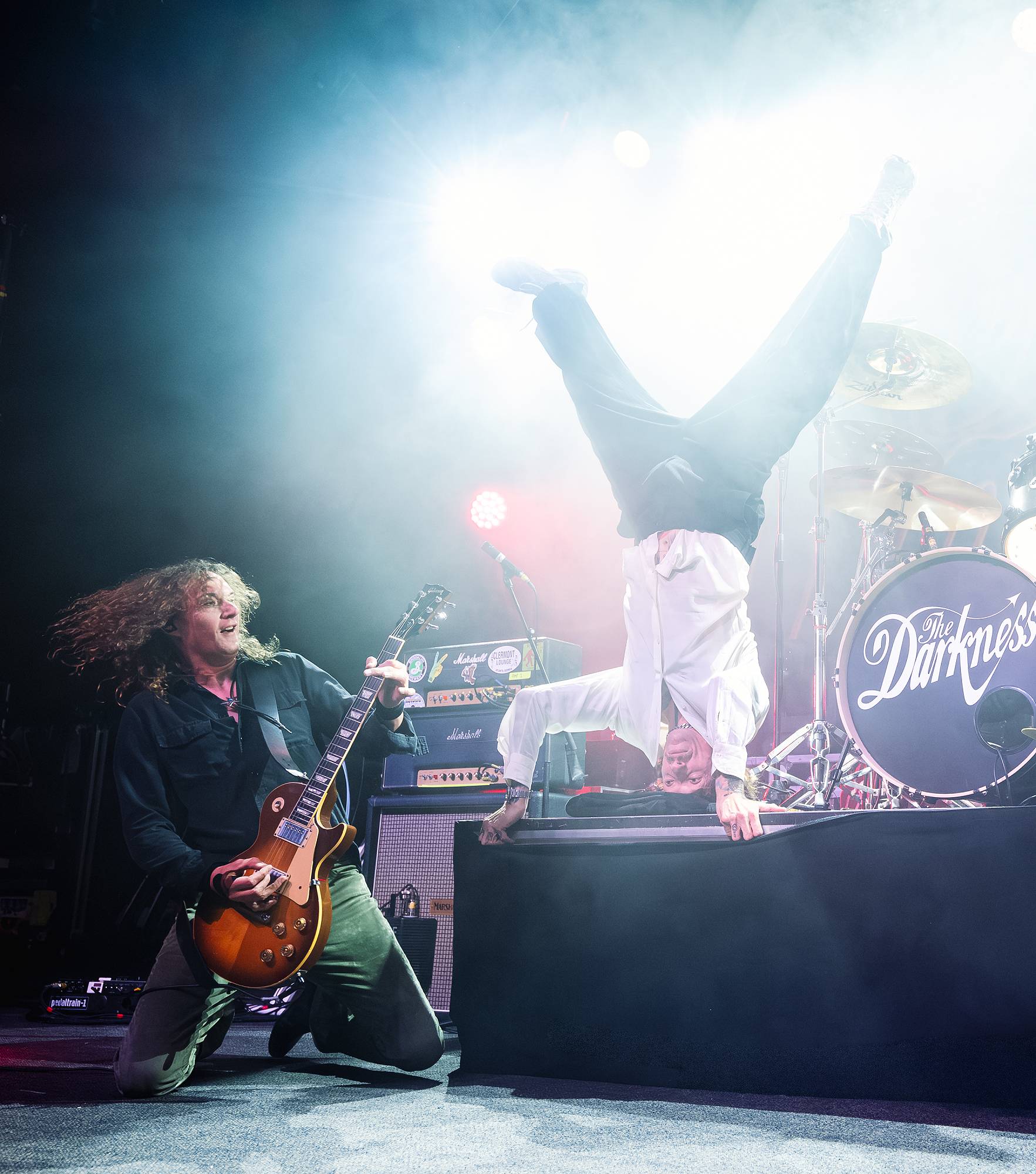 Dan et Justin Hawkins de The Darkness se produisent au Fillmore le 13 novembre 2025 à San Francisco, en Californie. (Photo de Steve Jennings/Getty Images)