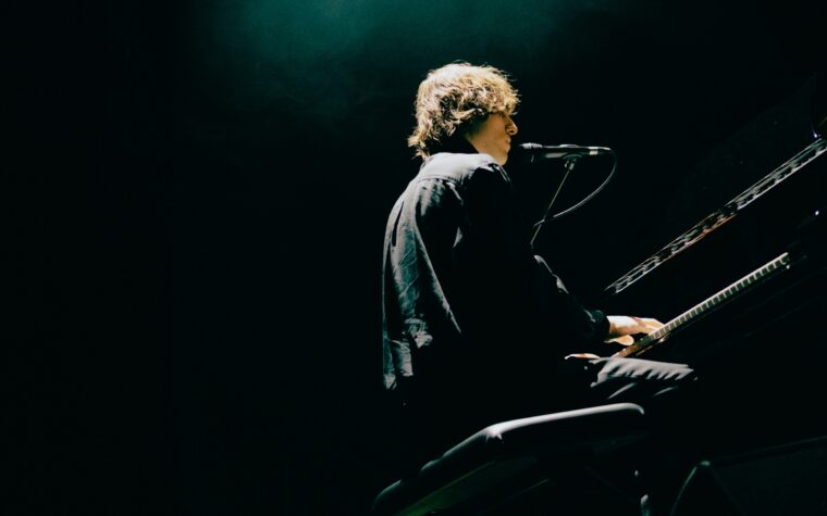 Le show solo de Cameron Winter à New York filmé par Paul Thomas Anderson Le show solo de Cameron Winter à New York filmé par Paul Thomas Anderson