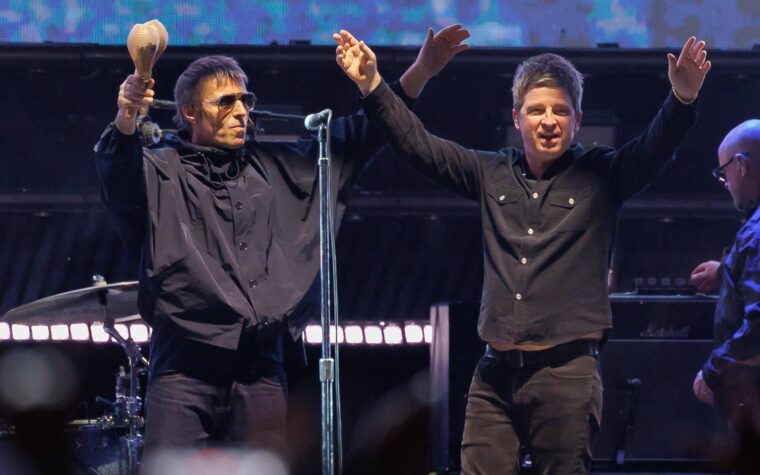 « Amène 2027, je veux dire 2026, je veux dire Joyeuses Pâques » « Amène 2027, je veux dire 2026, je veux dire Joyeuses Pâques »