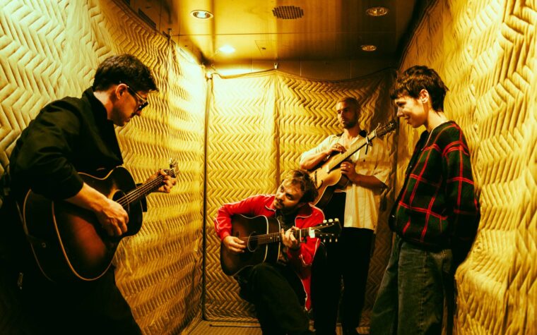 Divorce partage un nouveau single mélancolique "Antarctica" avec Marcus Mumford