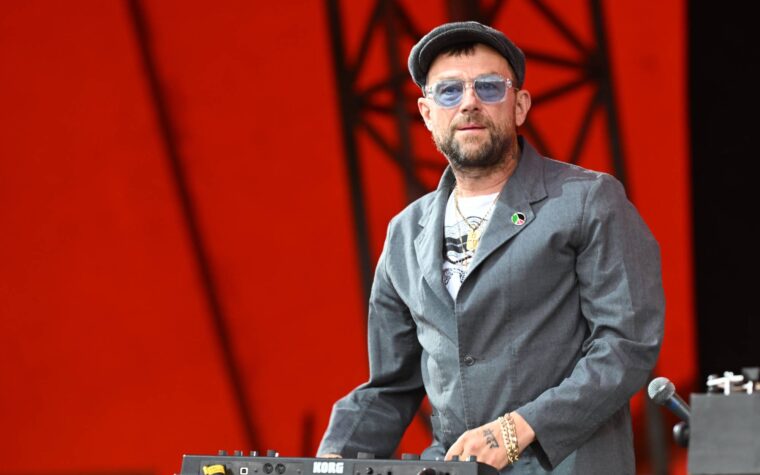 Écoutez Damon Albarn lire « Comment le Grinch a volé Noël ! » pour la radio BBC Écoutez Damon Albarn lire « Comment le Grinch a volé Noël ! » pour la radio BBC