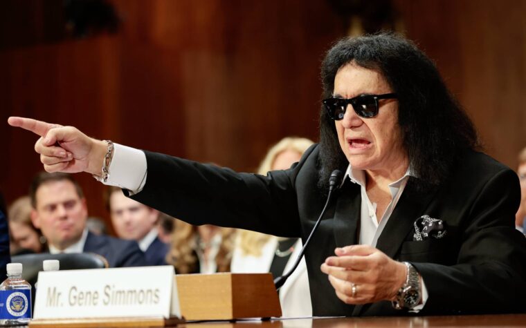 Gene Simmons de KISS affirme que les artistes américains sont traités « pire que des esclaves » à cause du paiement des radios Gene Simmons de KISS affirme que les artistes américains sont traités « pire que des esclaves » à cause du paiement des radios