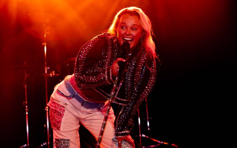 JoJo Siwa a été hospitalisé en raison de douleurs à l'estomac « atroces » avant le spectacle du Minnesota