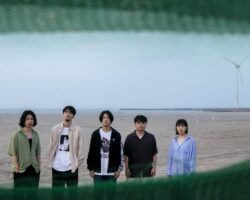 Kurayamisaka raconte des histoires avec un bonheur sincère et époustouflant de l'underground fougueux du Japon