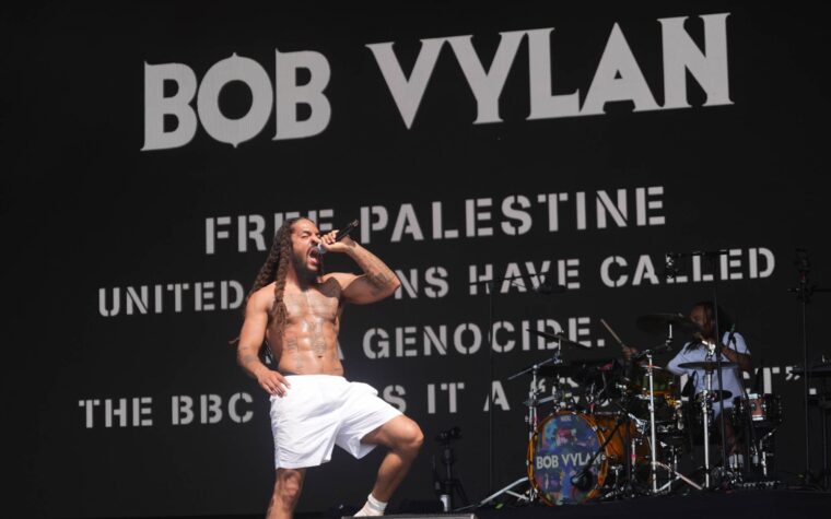 La police abandonne son enquête sur les chants de Bob Vylan à Glastonbury La police abandonne son enquête sur les chants de Bob Vylan à Glastonbury