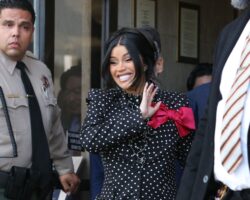 Le juge refuse un nouveau procès à l'accusateur de Cardi B après que le rappeur ait jeté un stylo à l'extérieur du tribunal