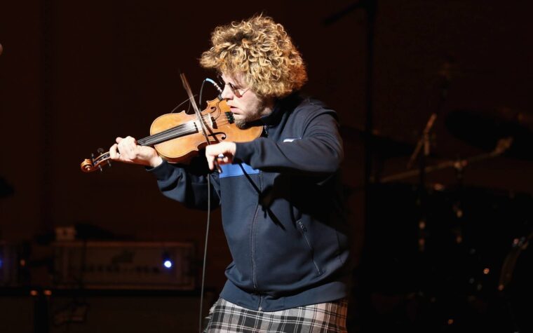 Le spectacle d'un musicien canadien annulé après qu'AI l'ait qualifié à tort de délinquant sexuel Le spectacle d'un musicien canadien annulé après qu'AI l'ait qualifié à tort de délinquant sexuel