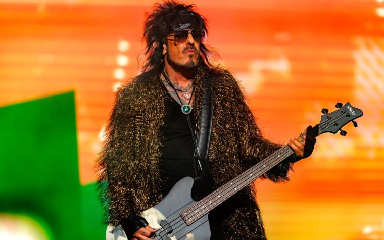 Nikki Sixx de Mötley Crüe ne pense pas que ce soit "cool" quand les rockstars "essayent encore de jouer à 25 ans et elles en ont 65".