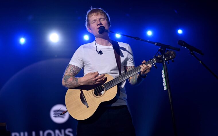 Regardez Ed Sheeran reprendre « Fairytale Of New York » des Pogues à Dublin avec Beoga, Biird et Nizlopi