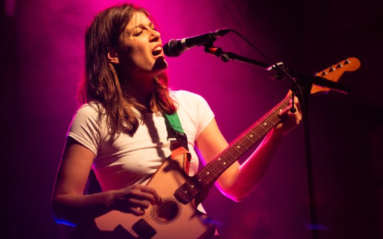 Regardez Porridge Radio jouer sa dernière émission à Glasgow