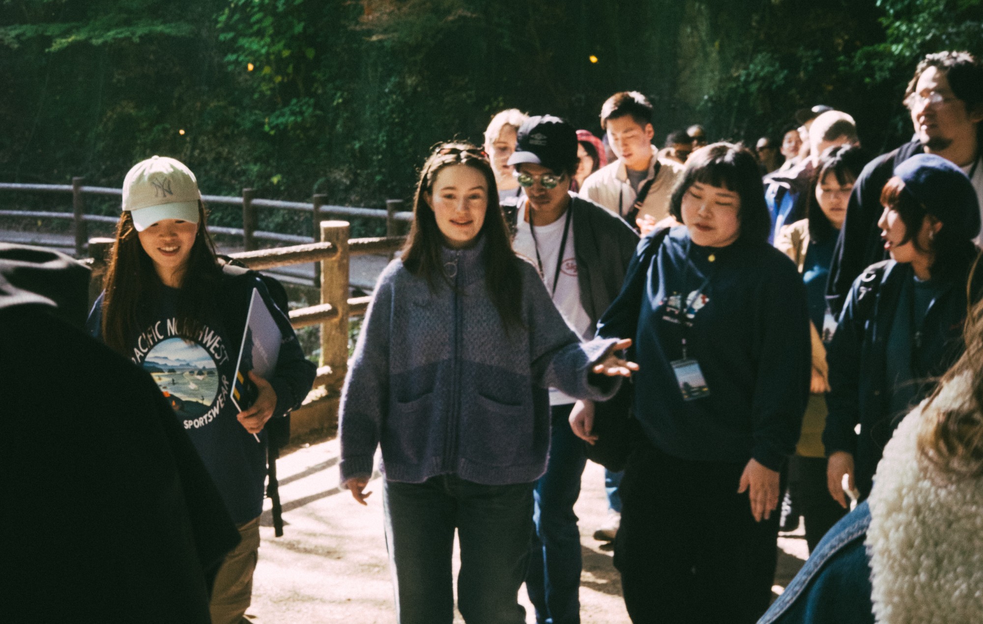 Sigrid avec des fans dans le documentaire DHL FAST-TRACK.