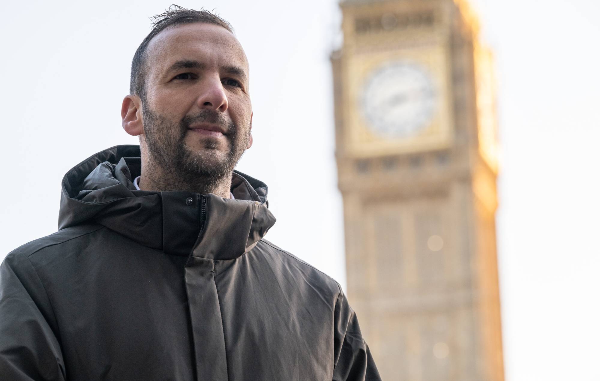 Le chef du Parti Vert Zack Polanski sur la place du Parlement (Photo de Guy Smallman/Getty Images)