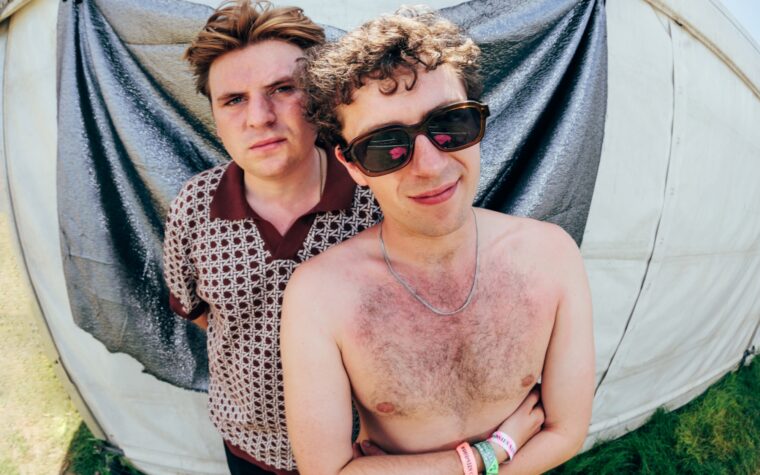 Charlie Steen de Shame est devenu viral pour avoir chié dans un ascenseur Charlie Steen de Shame est devenu viral pour avoir chié dans un ascenseur