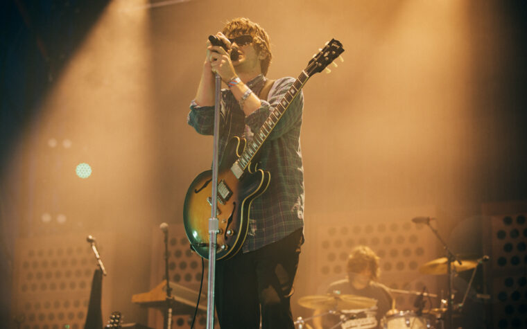 Djo – alias Joe Keery – décroche le single numéro un au Royaume-Uni avec « End Of Beginnings » après la finale de « Stranger Things » Djo – alias Joe Keery – décroche le single numéro un au Royaume-Uni avec « End Of Beginnings » après la finale de « Stranger Things »