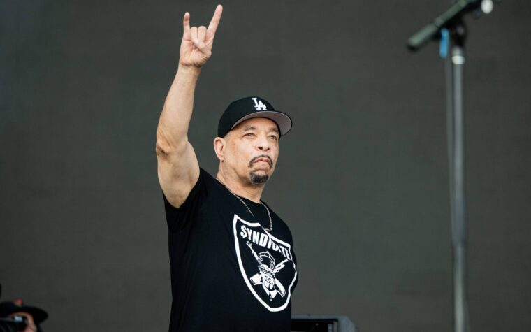 Ice-T « juste en train de protester » alors qu'il change les paroles de « Cop Killer » en « ICE Killer » avec l'Amérique « se dirigeant vers un terrain vraiment moche » Ice-T « juste en train de protester » alors qu'il change les paroles de « Cop Killer » en « ICE Killer » avec l'Amérique « se dirigeant vers un terrain vraiment moche »