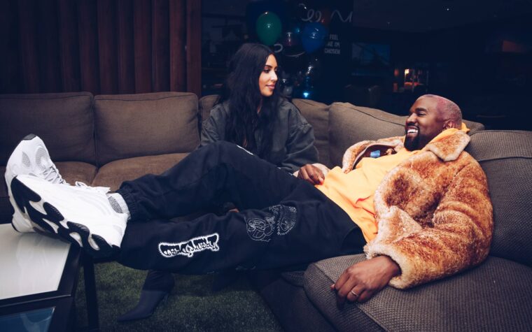 Kim Kardashian dit que Kanye West a joué « Bohemian Rhapsody » de Queen lors de la naissance de sa fille North West : « N'est-ce pas elle ? » Kim Kardashian dit que Kanye West a joué « Bohemian Rhapsody » de Queen lors de la naissance de sa fille North West : « N'est-ce pas elle ? »