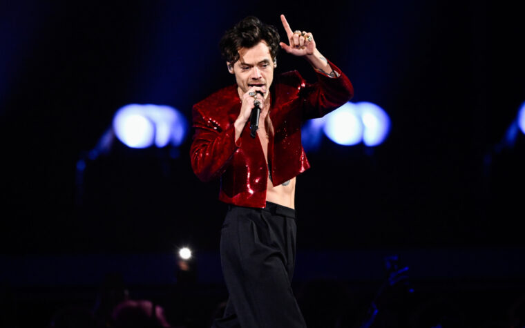 Les fans de Harry Styles réagissent au prix des billets et se précipitent pour la résidence au stade de Wembley Les fans de Harry Styles réagissent au prix des billets et se précipitent pour la résidence au stade de Wembley