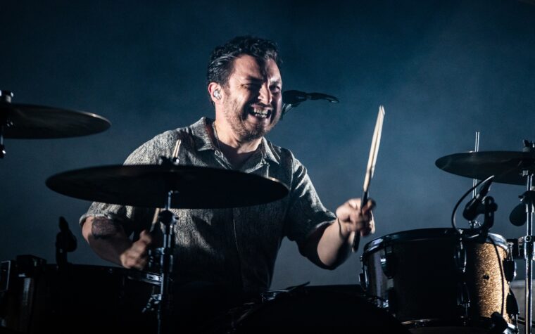 Matt Helders dit que faire de la musique avec Arctic Monkeys est quelque chose qu'ils « feront toujours » et n'exclut pas de nouveaux morceaux Matt Helders dit que faire de la musique avec Arctic Monkeys est quelque chose qu'ils « feront toujours » et n'exclut pas de nouveaux morceaux