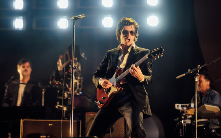 Regardez les images des coulisses de l'enregistrement d'Arctic Monkeys « Opening Night » à Abbey Road – filmées par des enfants Regardez les images des coulisses de l'enregistrement d'Arctic Monkeys « Opening Night » à Abbey Road – filmées par des enfants