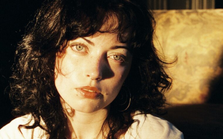 Violet Grohl signe un contrat d'enregistrement majeur avec Republic/Island EMI et partage deux nouvelles chansons « Thum » et « Applefish » Violet Grohl signe un contrat d'enregistrement majeur avec Republic/Island EMI et partage deux nouvelles chansons « Thum » et « Applefish »