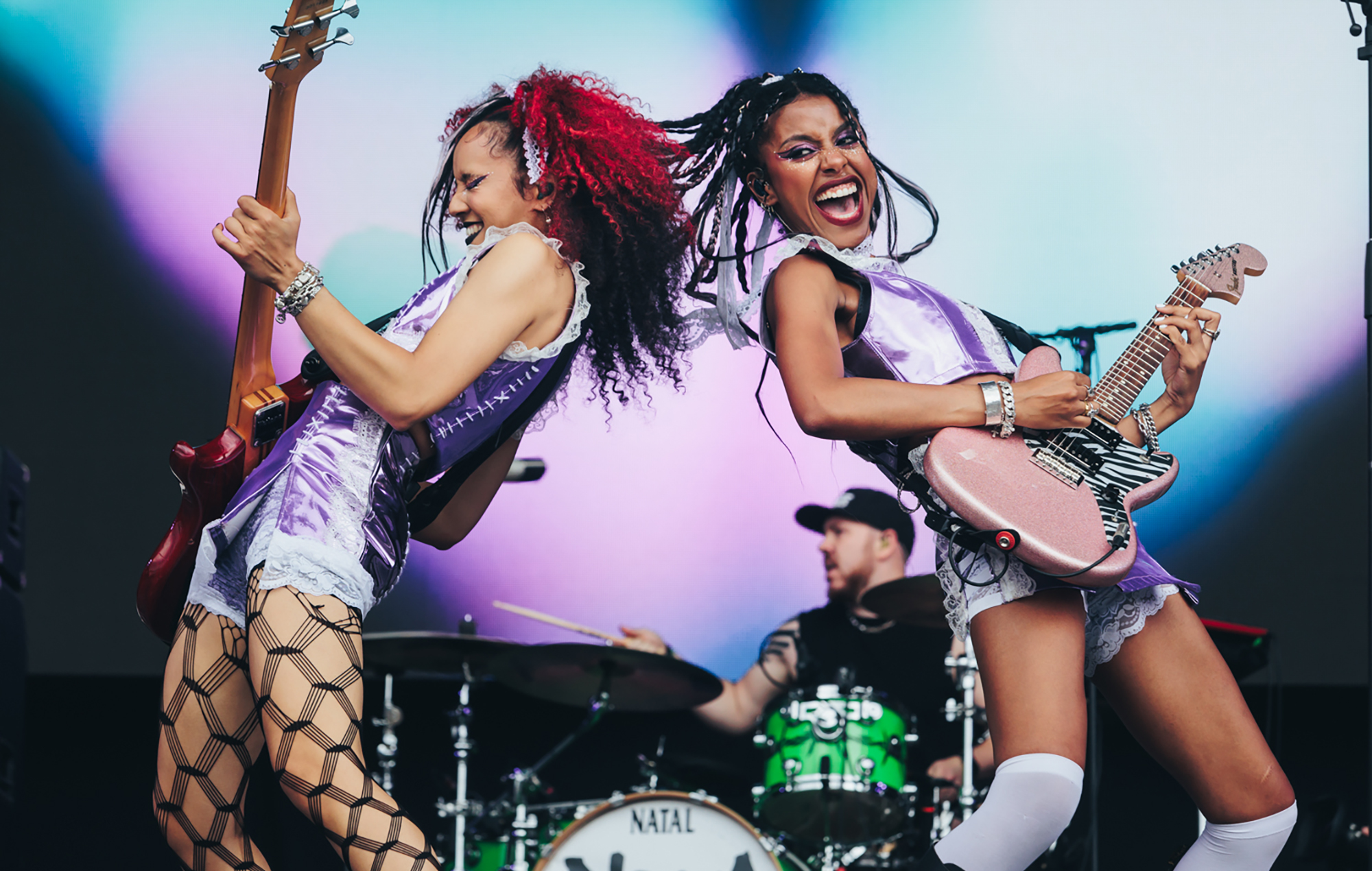 Nova Twins en concert à Glastonbury 2023, photo d'Andy Ford