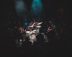 Ils vident un plan d’eau et sont ancrés dans la réalité