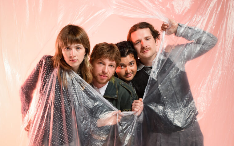 « C'est une de mes chansons préférées. Les 1975 sont mon groupe préféré » « C'est une de mes chansons préférées. Les 1975 sont mon groupe préféré »