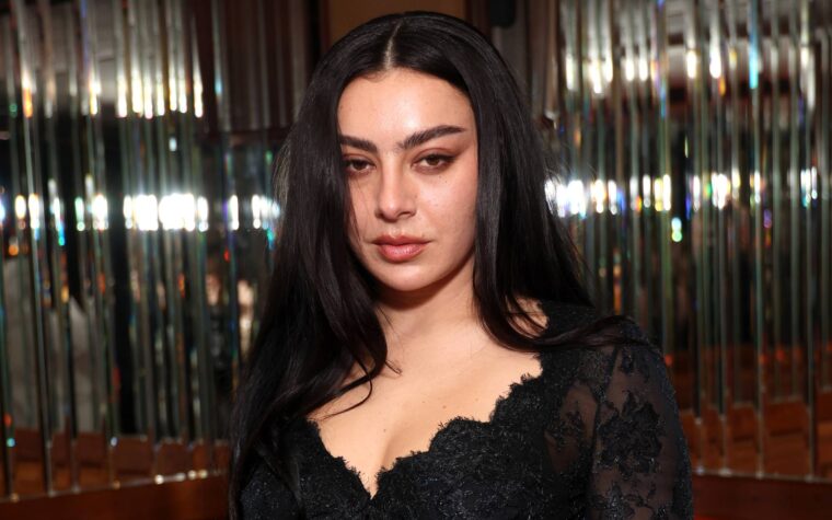 Charli XCX et Milly Alcock joueront dans le nouveau film d'horreur de Takashi Miike Charli XCX et Milly Alcock joueront dans le nouveau film d'horreur de Takashi Miike