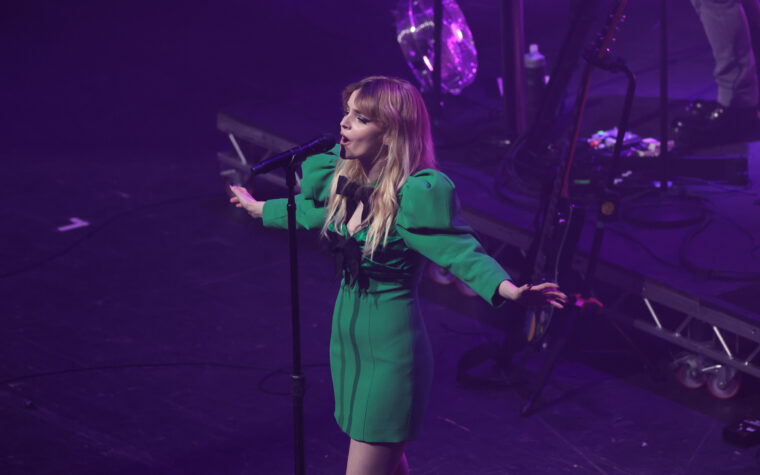 Chvrches reprend « Such Great Heights » de The Postal Service et « Addicted To Love » de Robert Palmer pour la bande originale de « Tell Me Lies » Chvrches reprend « Such Great Heights » de The Postal Service et « Addicted To Love » de Robert Palmer pour la bande originale de « Tell Me Lies »