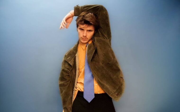 Cruz Beckham partage son nouveau single indépendant romantique « For Your Love » Cruz Beckham partage son nouveau single indépendant romantique « For Your Love »