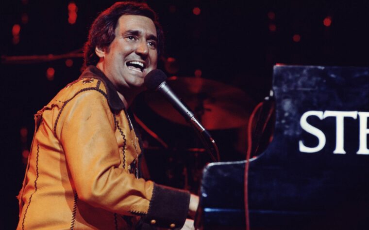Hommages rendus après le décès du légendaire auteur-compositeur-interprète de « Breaking Up Is Hard To Do », Neil Sedaka, à l'âge de 86 ans : « Un talent rare » Hommages rendus après le décès du légendaire auteur-compositeur-interprète de « Breaking Up Is Hard To Do », Neil Sedaka, à l'âge de 86 ans : « Un talent rare »