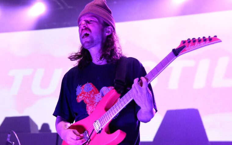 L'ancien guitariste de Turnstile expulsé du nouveau groupe après avoir accusé Turnstile d'avoir détourné des fonds lors d'un spectacle-bénéfice L'ancien guitariste de Turnstile expulsé du nouveau groupe après avoir accusé Turnstile d'avoir détourné des fonds lors d'un spectacle-bénéfice