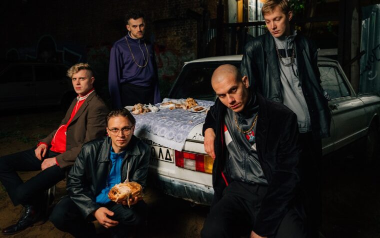 Nikolai Komyagin, leader du Shortparis, est décédé à l'âge de 39 ans. Nikolai Komyagin, leader du Shortparis, est décédé à l'âge de 39 ans.