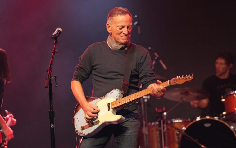 Regardez Bruce Springsteen prêter « Born In The USA » à la bande originale de la nouvelle vidéo anti-ICE Regardez Bruce Springsteen prêter « Born In The USA » à la bande originale de la nouvelle vidéo anti-ICE