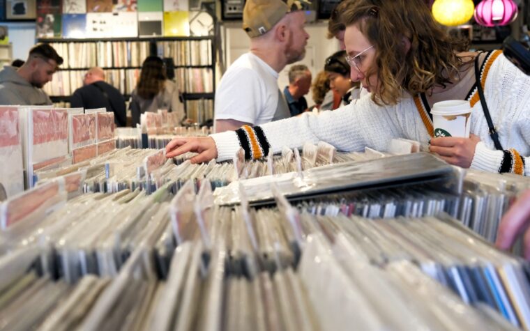 The Cure, Fleetwood Mac, Divorce, Primal Scream, Bring Me The Horizon et Sigrid parmi les sorties spéciales au profit de War Child The Cure, Fleetwood Mac, Divorce, Primal Scream, Bring Me The Horizon et Sigrid parmi les sorties spéciales au profit de War Child