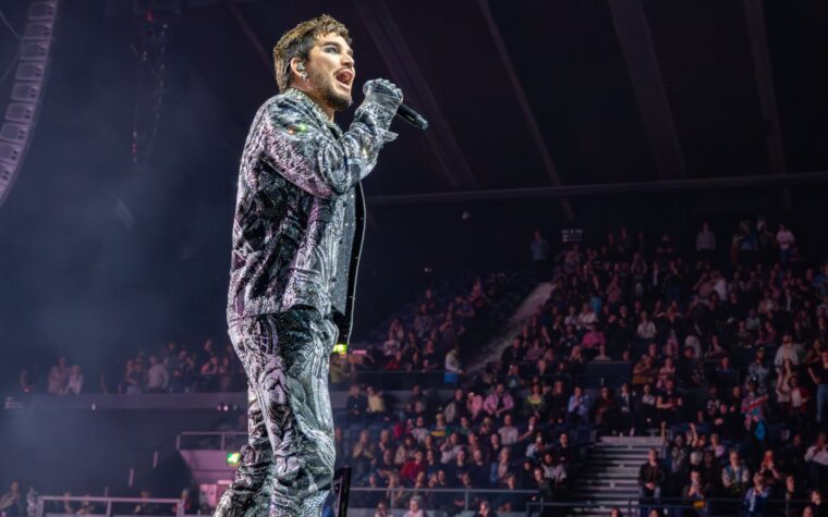 Adam Lambert nous parle des nouvelles musiques à venir et des raisons pour lesquelles les artistes doivent « utiliser leurs plateformes pour le bien commun » Adam Lambert nous parle des nouvelles musiques à venir et des raisons pour lesquelles les artistes doivent « utiliser leurs plateformes pour le bien commun »