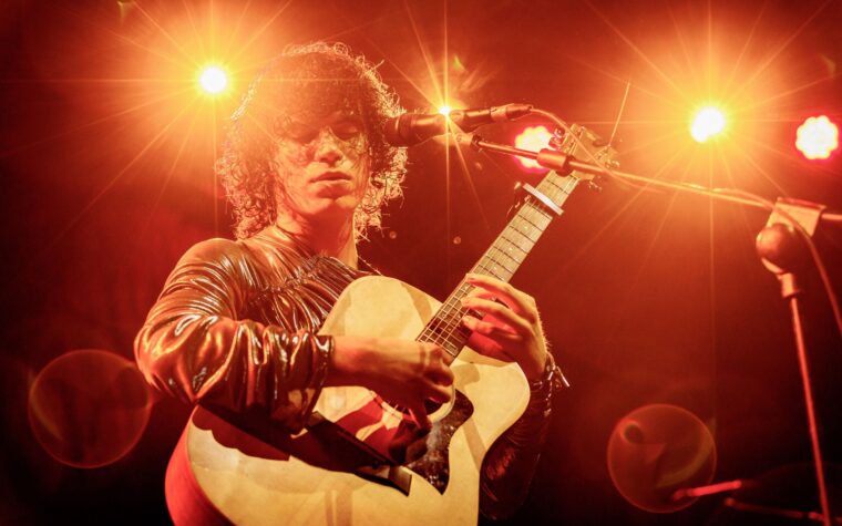 « Vous ne pouvez pas rester les bras croisés et maintenir le statu quo. Vous devez vous battre. » « Vous ne pouvez pas rester les bras croisés et maintenir le statu quo. Vous devez vous battre. »