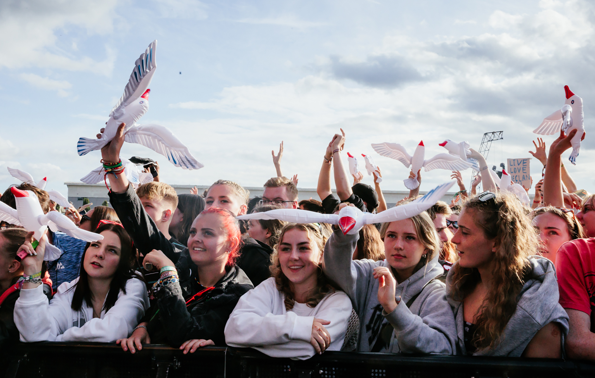 La foule de Declan McKenna en direct à Reading 2023, photo d'Andy Ford